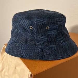 Louis Vuitton Reversible Bucket Hat Damier 3D and Multicolor Fabric XXL